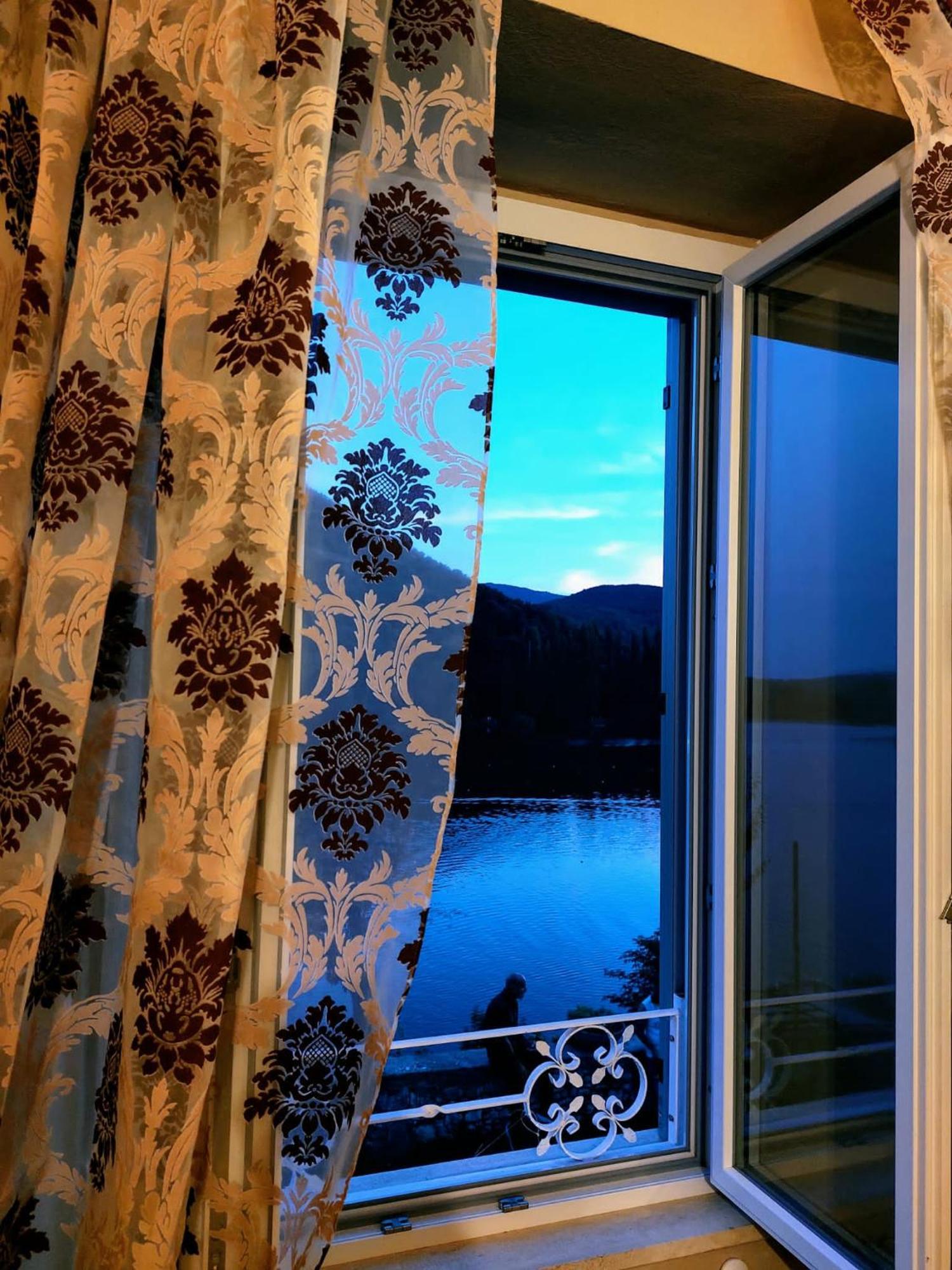 Le Finestre Sul Lago Пьедилуко Экстерьер фото