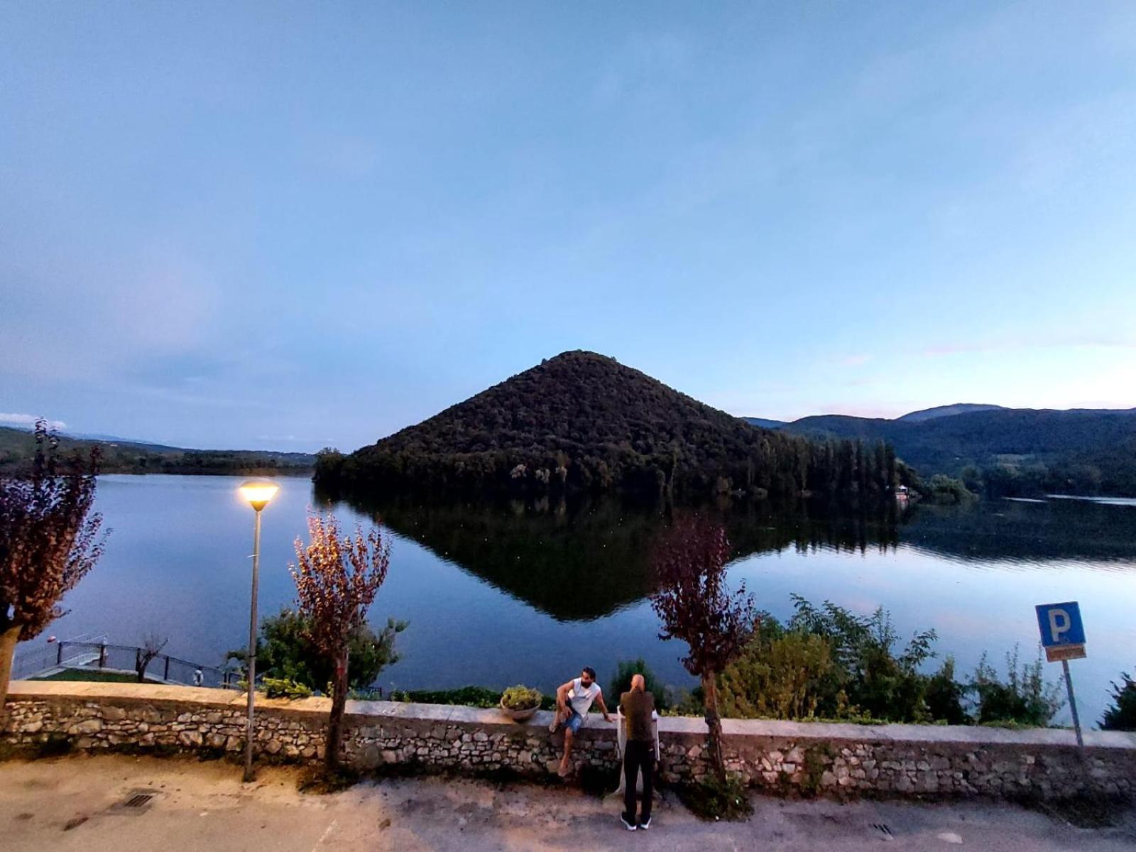 Le Finestre Sul Lago Пьедилуко Экстерьер фото